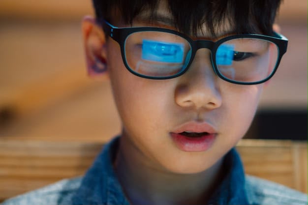 Lentes infantiles resistentes